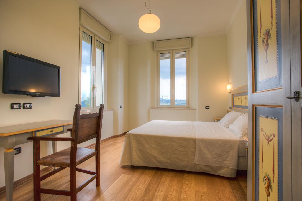 Hotel Il Duca Del Montefeltro ペンナビッリ 部屋 写真