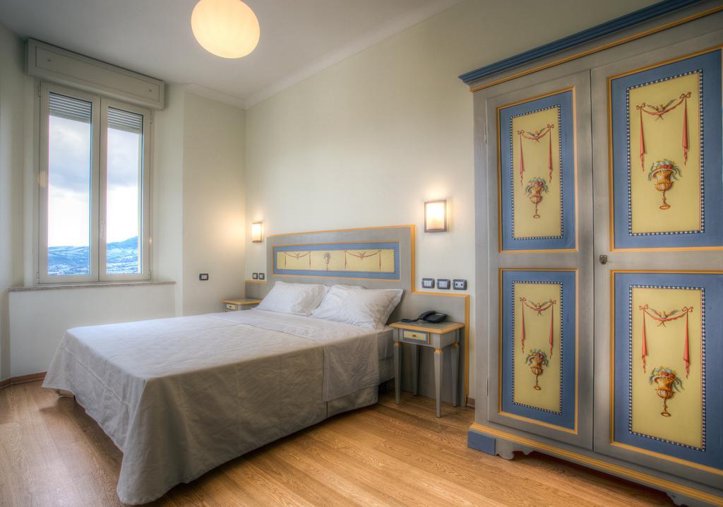 Hotel Il Duca Del Montefeltro ペンナビッリ 部屋 写真